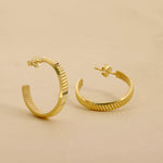 Carica l'immagine nella Galleria, Orecchini A Cerchio "Camilla"