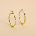 Carica l'immagine nella Galleria, Orecchini A Cerchio "Vittoria"