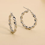 Carica l'immagine nella Galleria, Orecchini A Cerchio "Chiara"