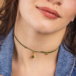 Carica l&#39;immagine nella Galleria, Choker Cordino con pendente
