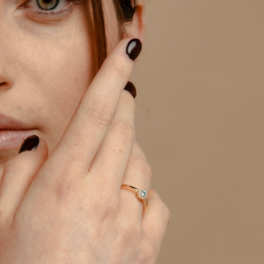 Anello Con Pietra A Cerchio